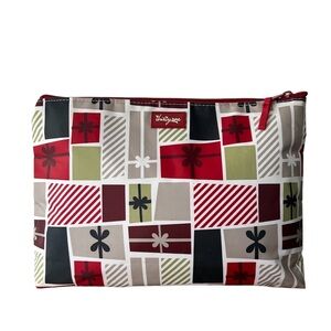 Thirty One Thermal Zipper Pouch in Christmas Gift Pattern